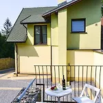 Family Retreat - Garden, Playground & Bbq